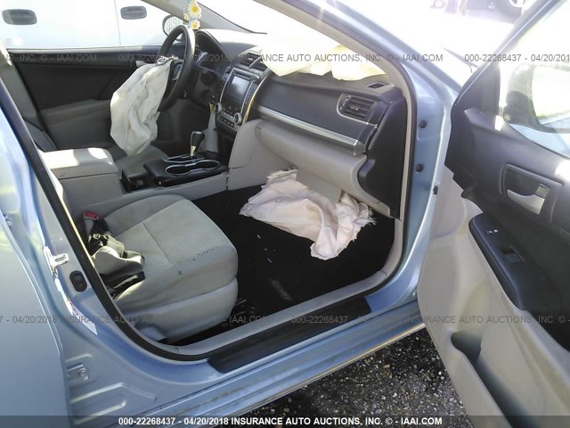 4T1BF1FKXDU689125 - 2013 TOYOTA CAMRY L/SE/LE/XLE 浅蓝色 照片 5