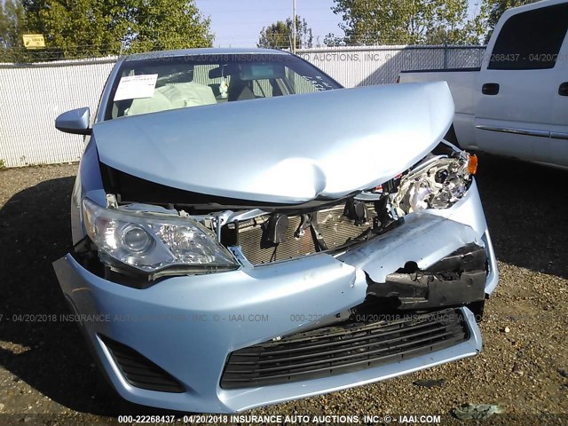4T1BF1FKXDU689125 - 2013 TOYOTA CAMRY L/SE/LE/XLE 浅蓝色 照片 6