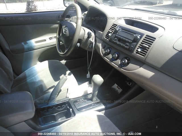 JTDBE32K840264955 - 2004 TOYOTA CAMRY LE/XLE GOLD photo 5