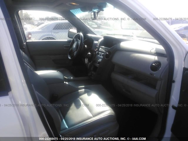 5FNYF3H71CB011874 - 2012 HONDA PILOT EXLN WHITE photo 5