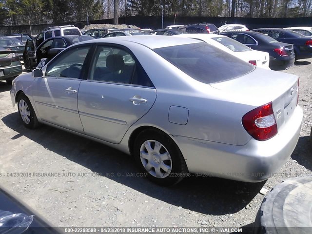 4T1BE32K62U626671 - 2002 TOYOTA CAMRY LE/XLE/SE ვერცხლისფერი ფოტო 3
