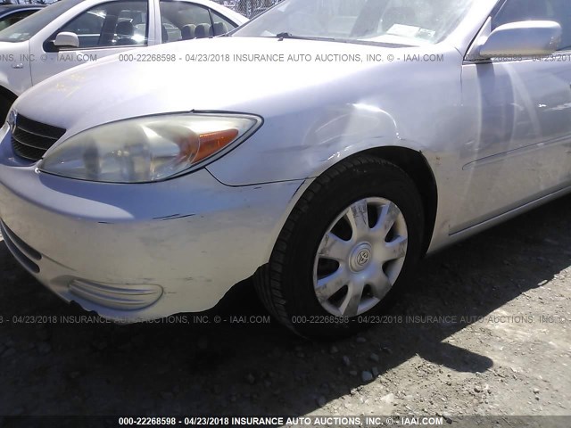 4T1BE32K62U626671 - 2002 TOYOTA CAMRY LE/XLE/SE ვერცხლისფერი ფოტო 6