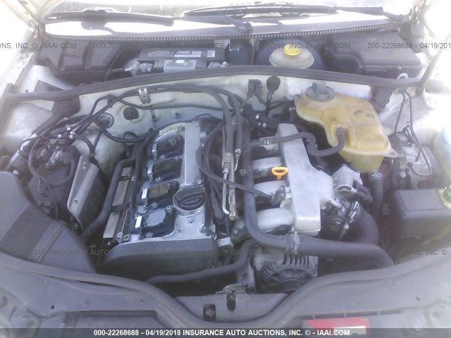 WVWMA63B8WE422334 - 1998 VOLKSWAGEN PASSAT GLS WHITE photo 10