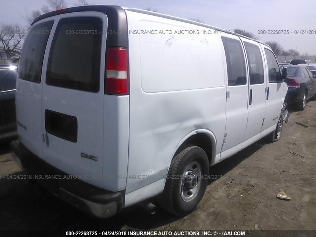 1GTGG25U961116317 - 2006 GMC SAVANA G2500 WHITE photo 4