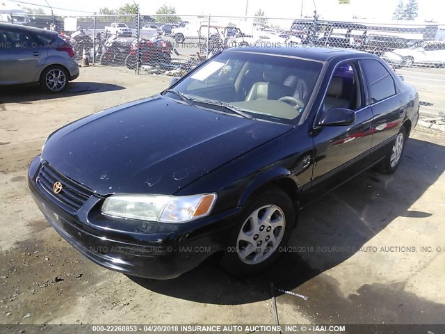 JT2BF22K8V0075787 - 1997 TOYOTA CAMRY LE/XLE შავი ფოტო 2