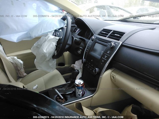 4T1BF1FK4HU743931 - 2017 TOYOTA CAMRY LE/XLE/SE/XSE GOLD photo 5