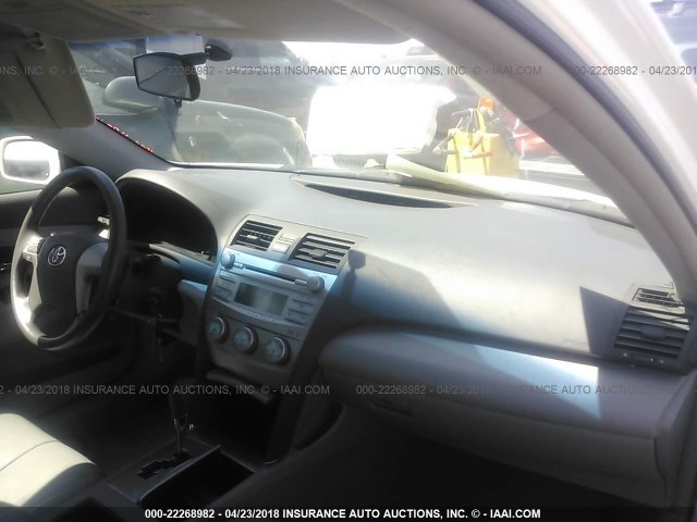 4T1BE46K39U856601 - 2009 TOYOTA CAMRY SE/LE/XLE WHITE photo 5