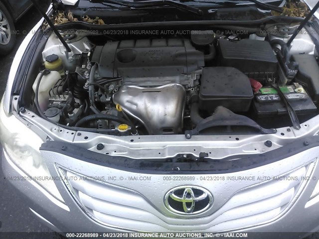 4T1BF3EK3BU624952 - 2011 TOYOTA CAMRY SE/LE/XLE SILVER photo 10