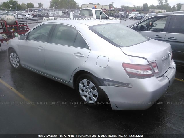 4T1BF3EK3BU624952 - 2011 TOYOTA CAMRY SE/LE/XLE SILVER photo 3