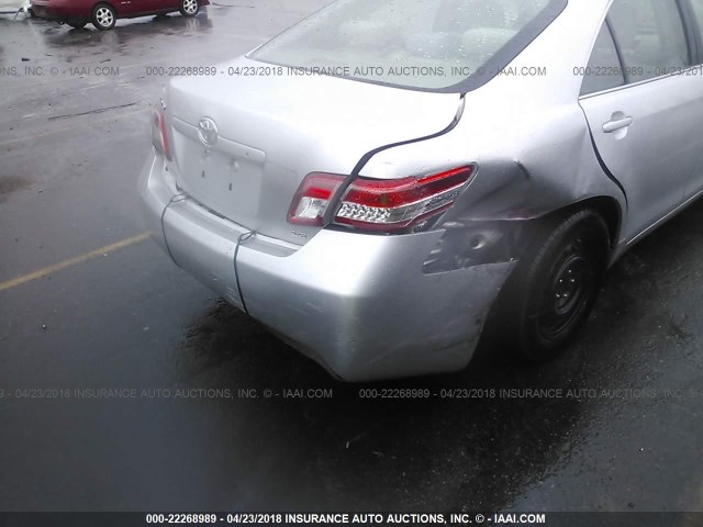 4T1BF3EK3BU624952 - 2011 TOYOTA CAMRY SE/LE/XLE SILVER photo 6