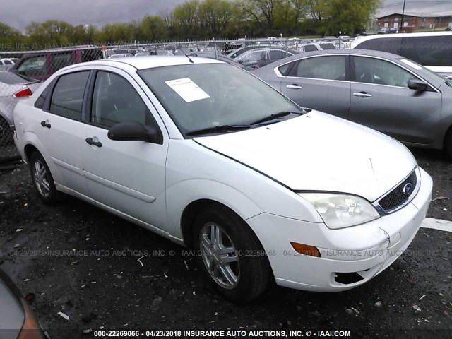 1FAFP34N57W284140 - 2007 FORD FOCUS ZX4/S/SE/SES WHITE photo 1