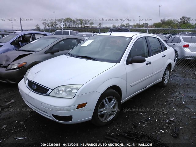 1FAFP34N57W284140 - 2007 FORD FOCUS ZX4/S/SE/SES WHITE photo 2