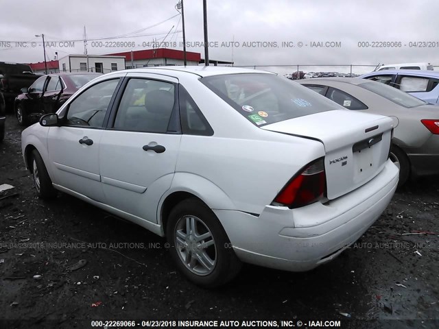 1FAFP34N57W284140 - 2007 FORD FOCUS ZX4/S/SE/SES WHITE photo 3