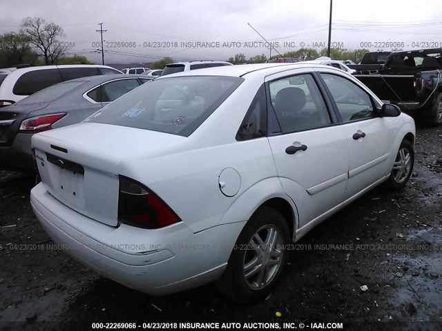 1FAFP34N57W284140 - 2007 FORD FOCUS ZX4/S/SE/SES WHITE photo 4