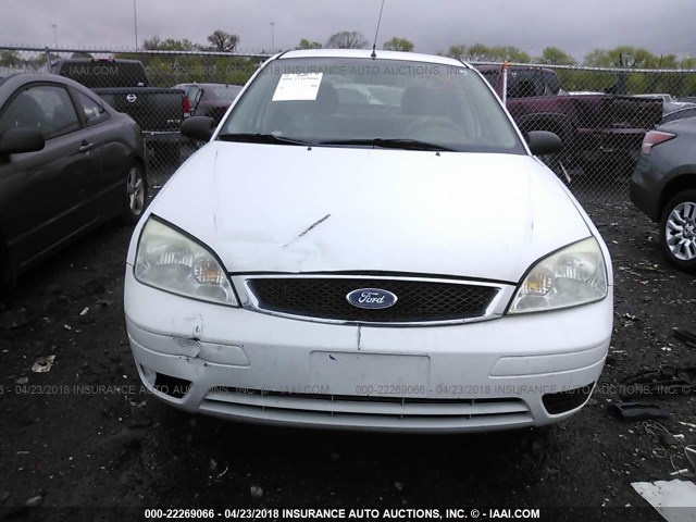 1FAFP34N57W284140 - 2007 FORD FOCUS ZX4/S/SE/SES WHITE photo 6