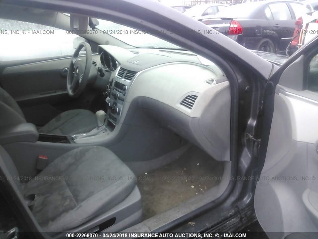 1G1ZB5E06CF373982 - 2012 CHEVROLET MALIBU LS 灰色 照片 5