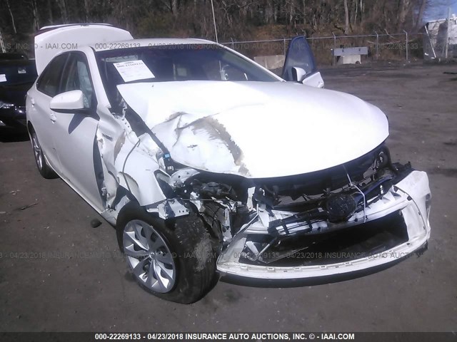 4T1BD1FK5GU189769 - 2016 TOYOTA CAMRY HYBRID/LE/XLE/SE WHITE photo 6