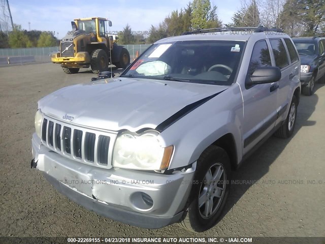 1J4GR48K96C227920 - 2006 JEEP GRAND CHEROKEE LAREDO/COLUMBIA/FREEDOM SILVER photo 2