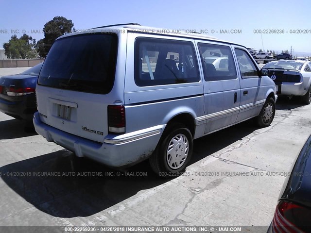 1P4GH44R5NX154317 - 1992 PLYMOUTH GRAND VOYAGER SE Light Blue photo 4