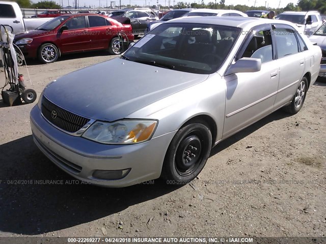 4T1BF28B3YU071394 - 2000 TOYOTA AVALON XL/XLS SILVER photo 2