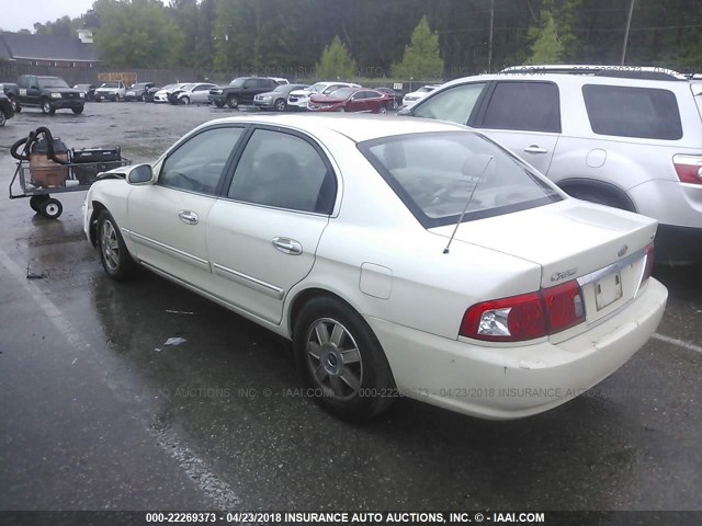 KNAGD128835212483 - 2003 KIA OPTIMA LX/SE WHITE photo 3