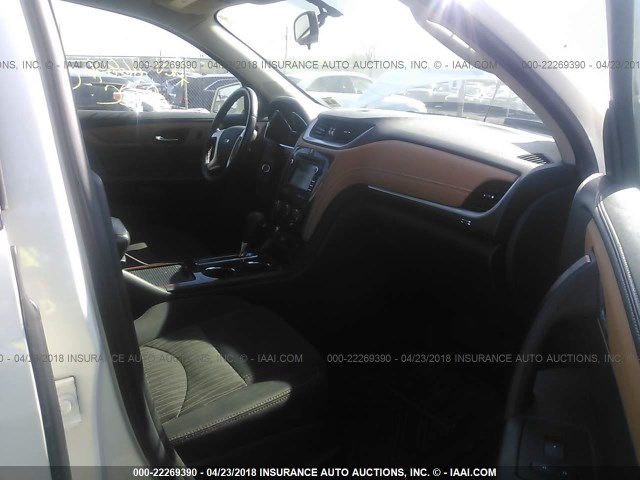 1GNKVGKDXEJ264189 - 2014 CHEVROLET TRAVERSE LT WHITE photo 5