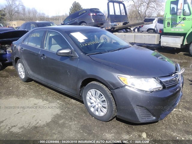 4T1BF1FK4DU719686 - 2013 TOYOTA CAMRY L/SE/LE/XLE 灰色 照片 1