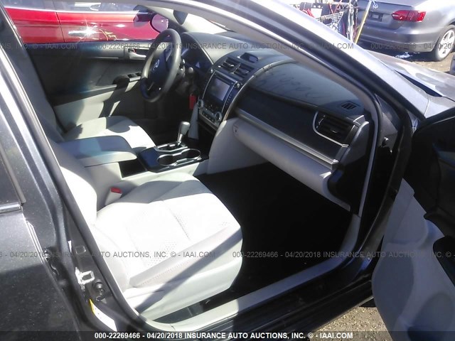 4T1BF1FK4DU719686 - 2013 TOYOTA CAMRY L/SE/LE/XLE 灰色 照片 5