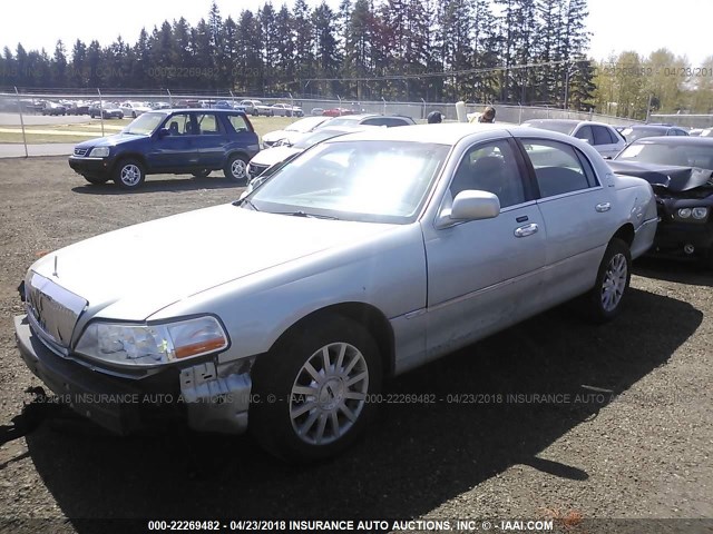 1LNHM81W27Y630764 - 2007 LINCOLN TOWN CAR SIGNATURE SILVER photo 2