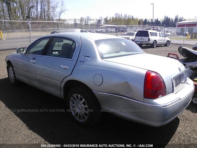 1LNHM81W27Y630764 - 2007 LINCOLN TOWN CAR SIGNATURE SILVER photo 3