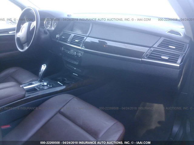5UXZV4C57BL404050 - 2011 BMW X5 XDRIVE35I RED photo 5