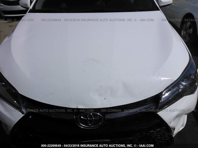 4T1BF1FK7GU552681 - 2016 TOYOTA CAMRY LE/XLE/SE/XSE WHITE photo 10