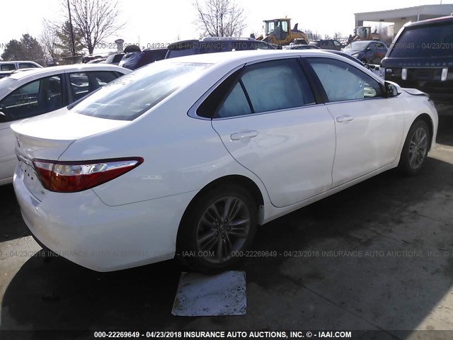 4T1BF1FK7GU552681 - 2016 TOYOTA CAMRY LE/XLE/SE/XSE WHITE photo 4