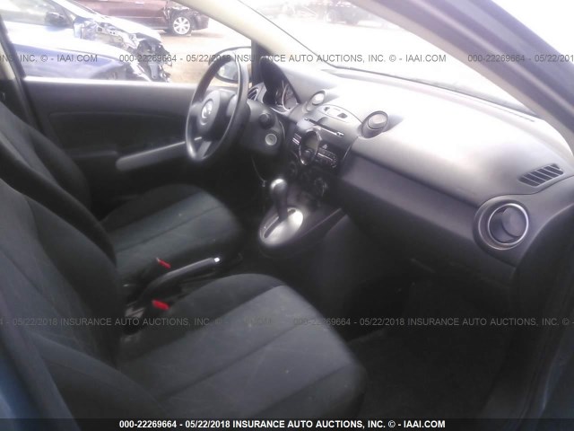 JM1DE1KZ3E0186547 - 2014 MAZDA MAZDA2 SPORT BLUE photo 5