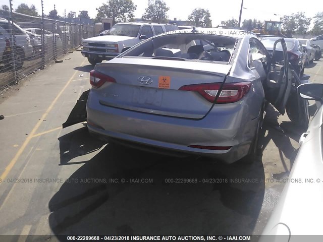 5NPE24AF6FH232690 - 2015 HYUNDAI SONATA SE SILVER photo 4