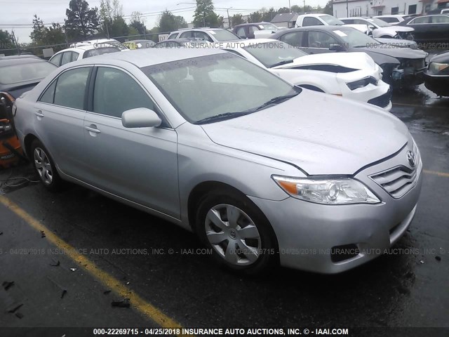 4T1BF3EK7AU024319 - 2010 TOYOTA CAMRY SE/LE/XLE SILVER photo 1