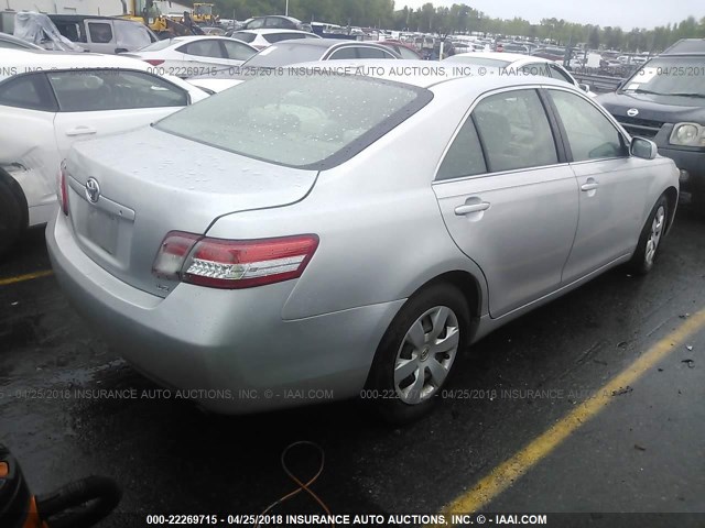 4T1BF3EK7AU024319 - 2010 TOYOTA CAMRY SE/LE/XLE SILVER photo 4