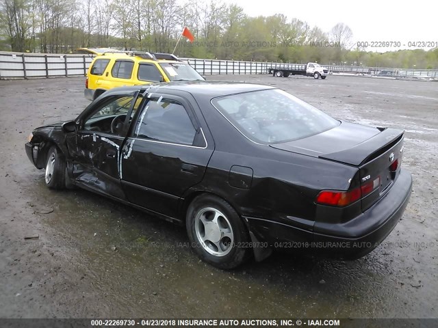4T1BG22K2WU291919 - 1998 TOYOTA CAMRY CE/LE/XLE BLACK photo 3