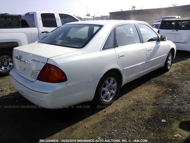 4T1BF28B71U167812 - 2001 TOYOTA AVALON XL/XLS WHITE photo 4