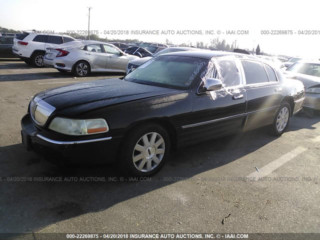 1LNHM84W84Y647172 - 2004 LINCOLN TOWN CAR EXECUTIVE L BLACK photo 2