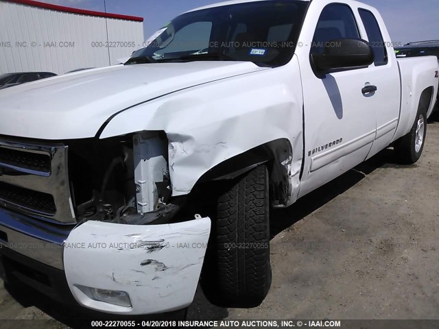 1GCEK29039Z138249 - 2009 CHEVROLET SILVERADO K1500 LT WHITE photo 6