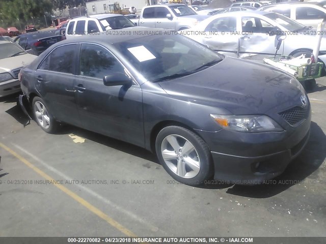 4T1BF3EK6BU193636 - 2011 TOYOTA CAMRY SE/LE/XLE GRAY photo 1