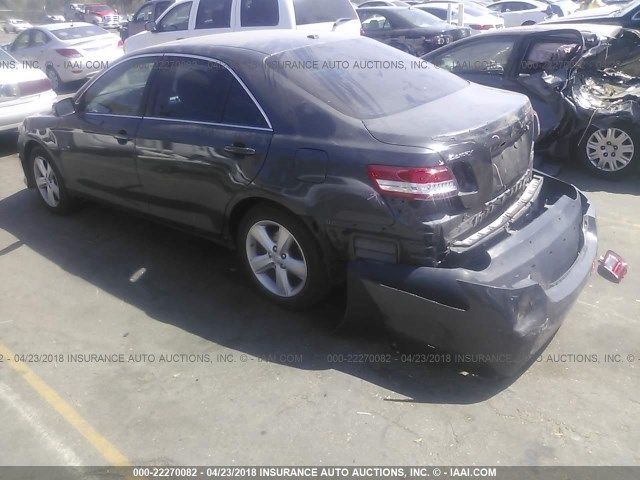 4T1BF3EK6BU193636 - 2011 TOYOTA CAMRY SE/LE/XLE GRAY photo 3