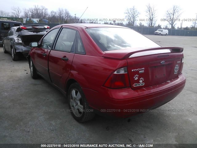 1FAFP34N15W267090 - 2005 FORD FOCUS ZX4 RED photo 3