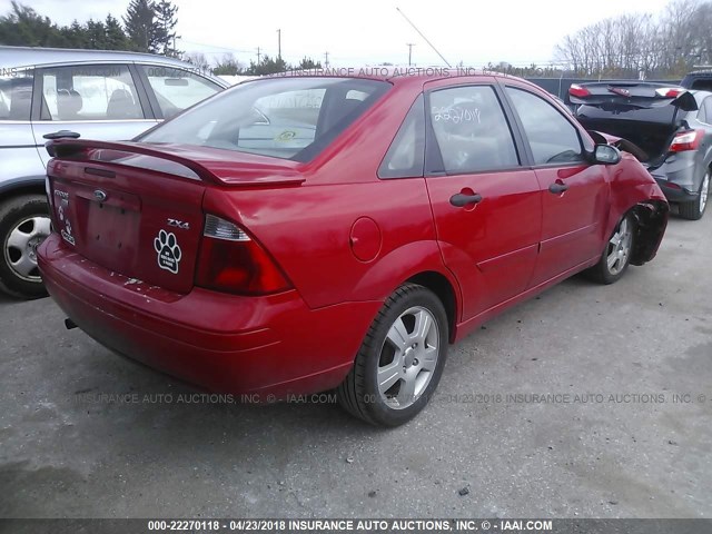 1FAFP34N15W267090 - 2005 FORD FOCUS ZX4 RED photo 4