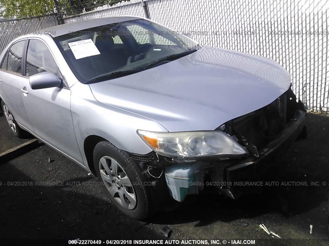 JTNBF3EK9B3007027 - 2011 TOYOTA CAMRY SE/LE/XLE 银色 照片 1