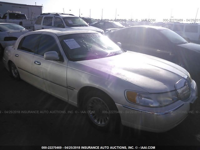 1LNFM83W8WY665263 - 1998 LINCOLN TOWN CAR CARTIER WHITE photo 1