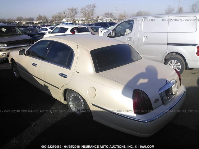 1LNFM83W8WY665263 - 1998 LINCOLN TOWN CAR CARTIER WHITE photo 3