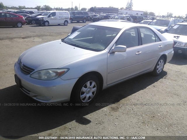 4T1BE32K04U904032 - 2004 TOYOTA CAMRY LE/XLE/SE SILVER photo 2