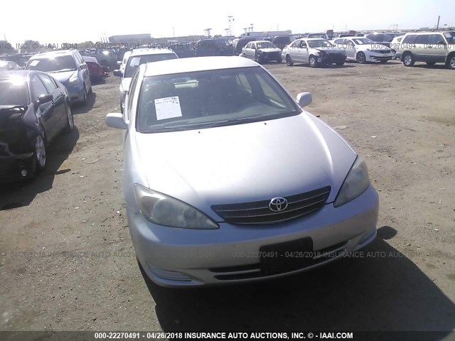 4T1BE32K04U904032 - 2004 TOYOTA CAMRY LE/XLE/SE Күміс фото 6